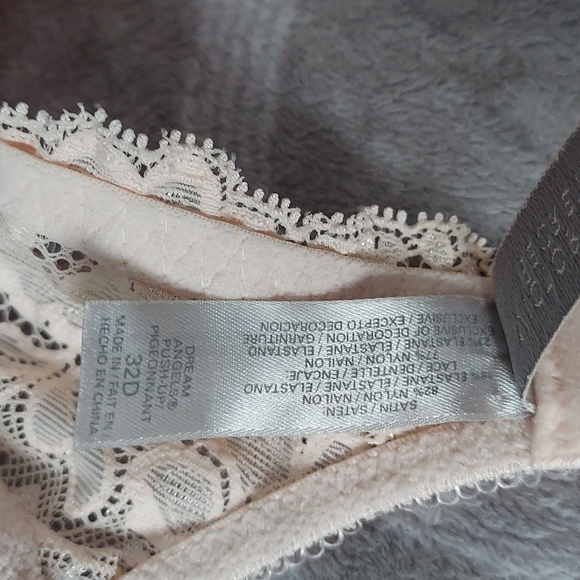 NWT Victoria Secret 32d Dream Angels pushup bra, hot pink with cream lace - Picture 4 of 5